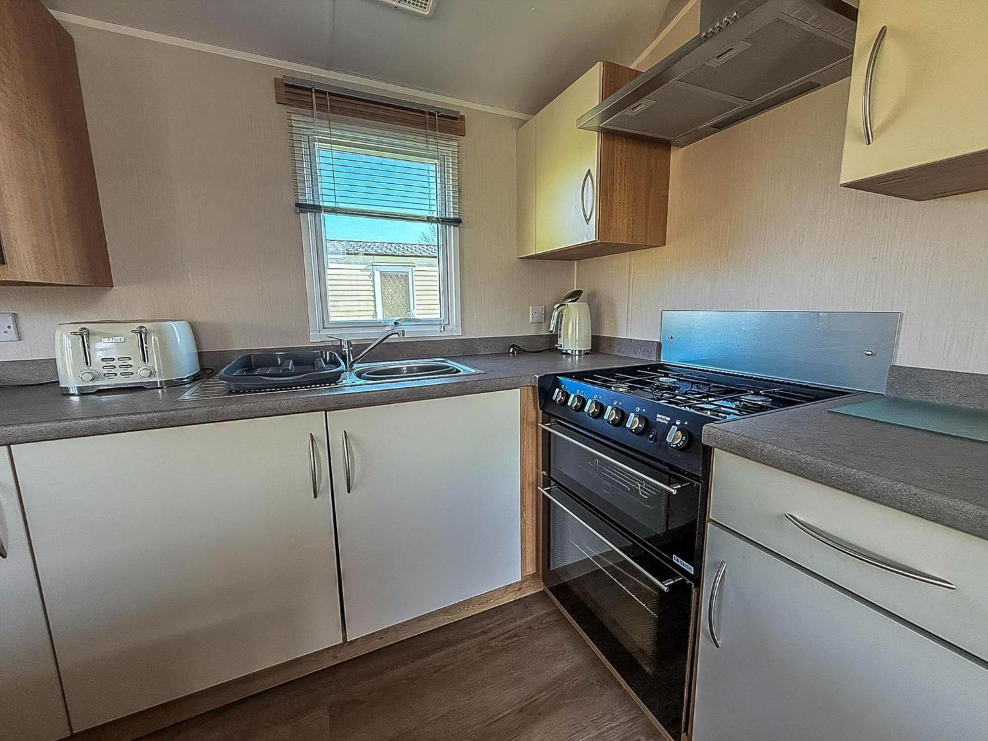 Lovely 8 Berth Caravan In Southview Holiday Park, Ref 33042Tc Skegness Exterior foto